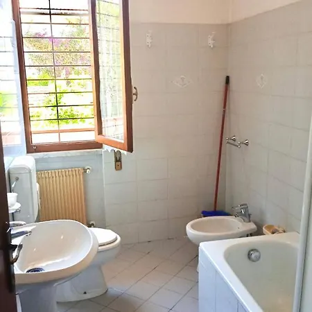 Il Pontile In Marina Di Massa, With Private Outdoor Area, Just 400 Meters From The Sea Apart Otel