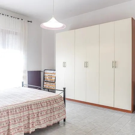 Il Pontile In Marina Di Massa, With Private Outdoor Area, Just 400 Meters From The Sea * Massa (Tuscany)