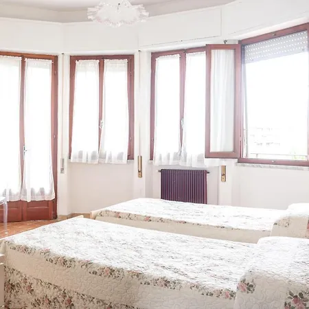 Il Pontile In Marina Di Massa, With Private Outdoor Area, Just 400 Meters From The Sea