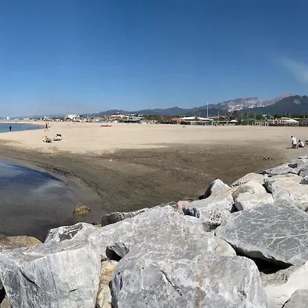 Il Pontile In Marina Di Massa, With Private Outdoor Area, Just 400 Meters From The Sea